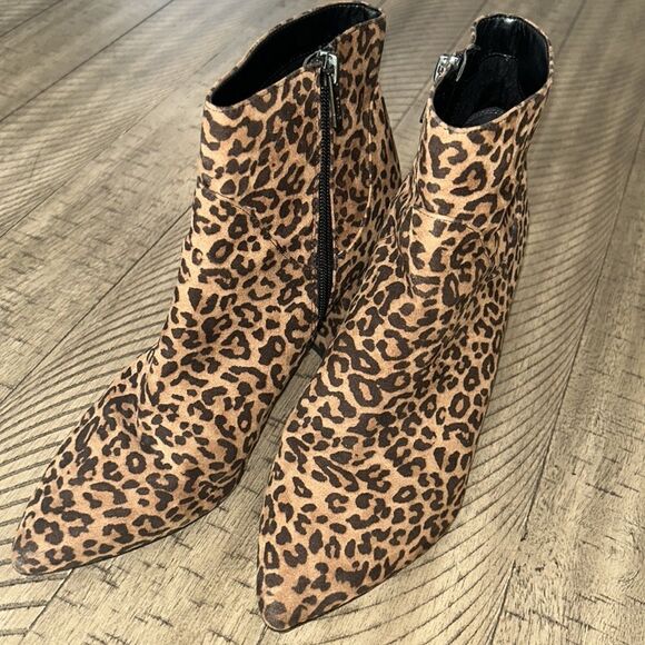 Circus’ 🎪 Leopard 🐆 Print Fabric Side Zip Boots 👢comfy covered stacked heel - Picture 5 of 17